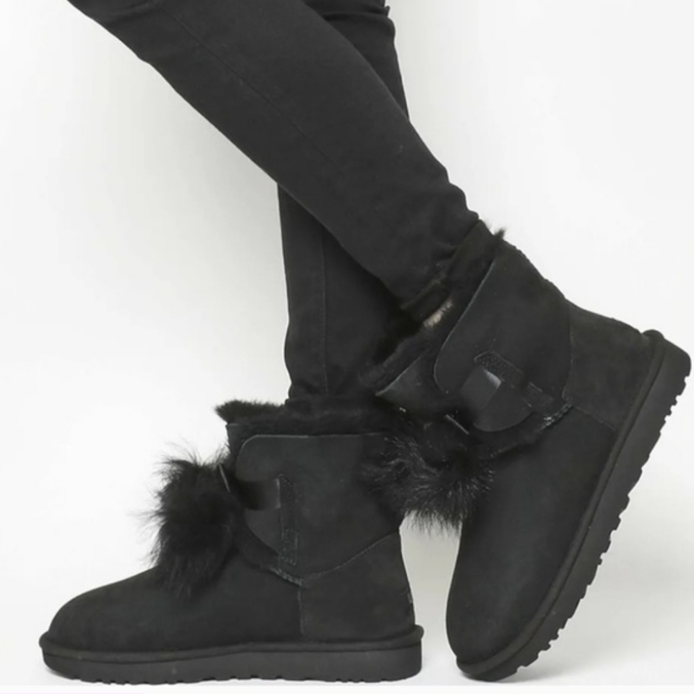 Ugg Australia Women Gita Ankle Pom Pom Leather Boots shoes sz 8